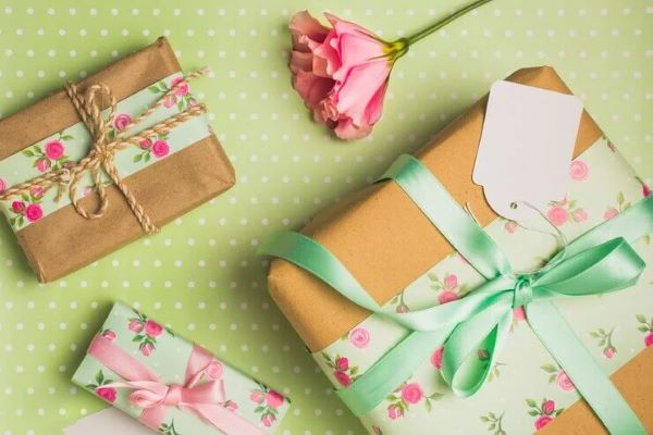 طرح روی کارتن های هدیه